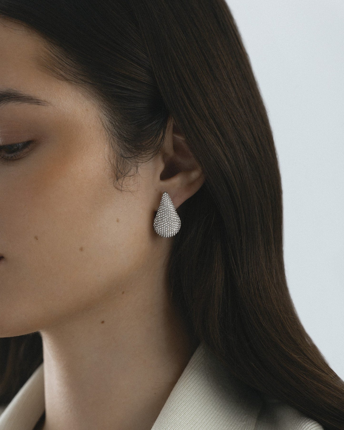 Pavé daring large earring