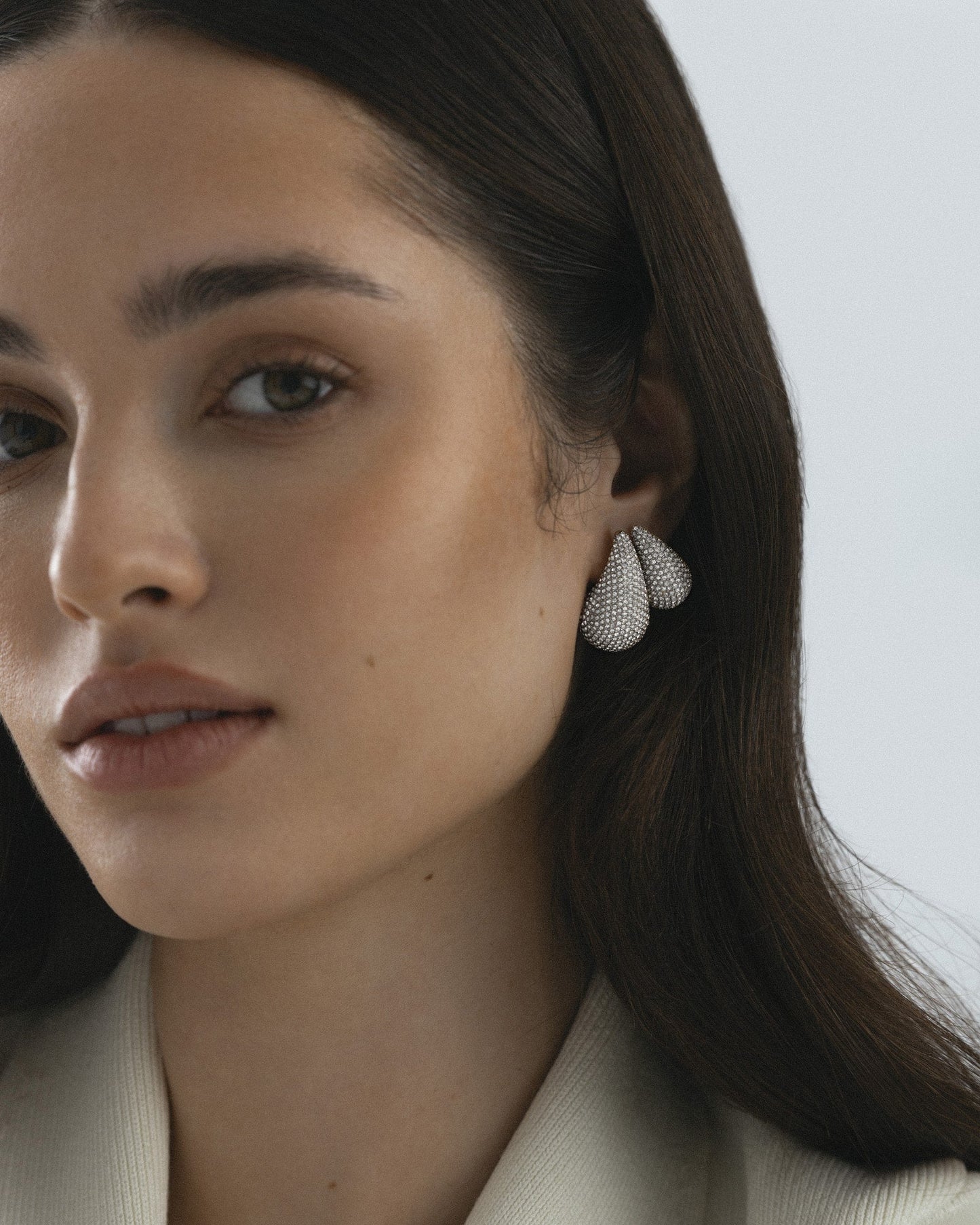 Pavé daring large earring