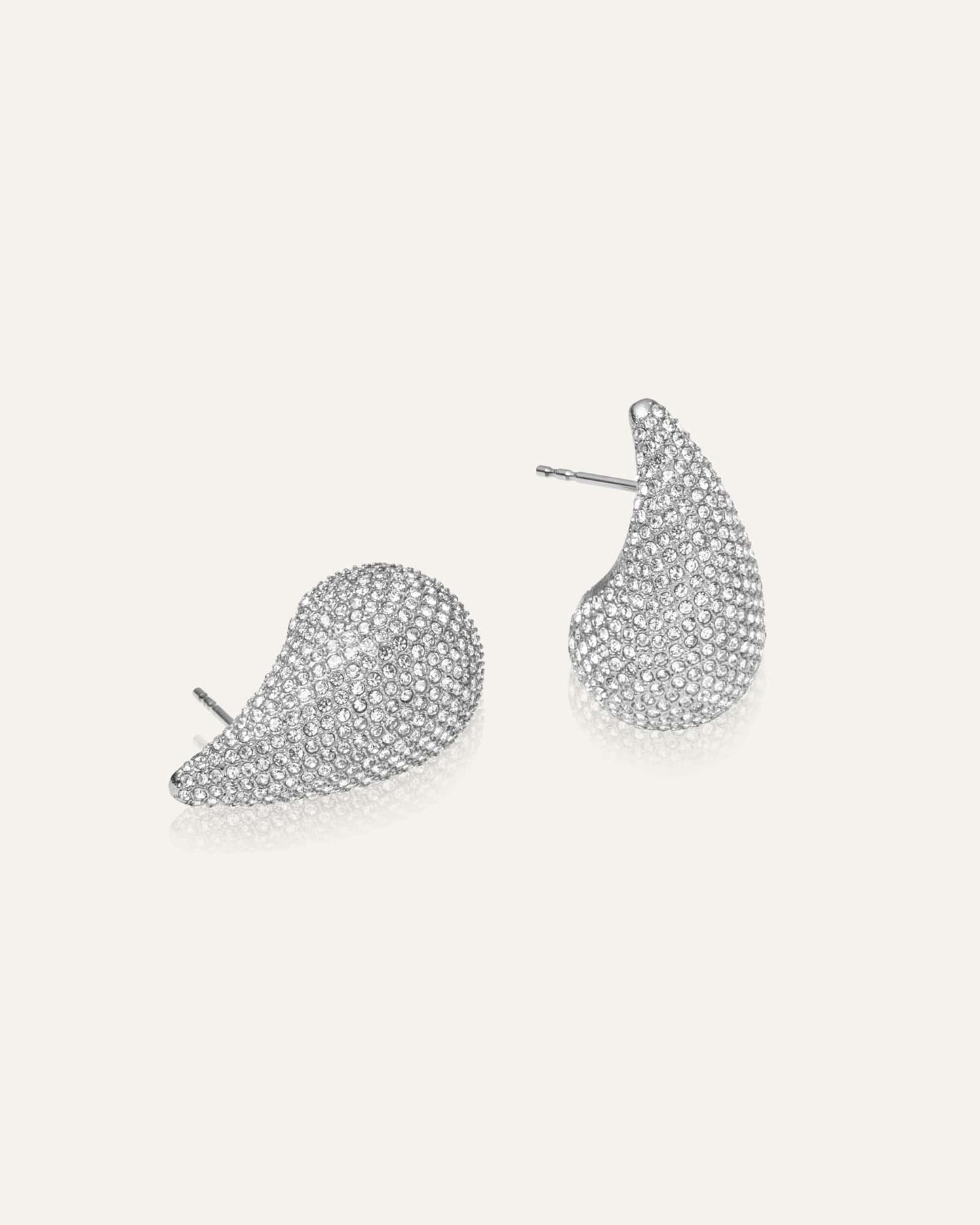 Pavé daring large earring