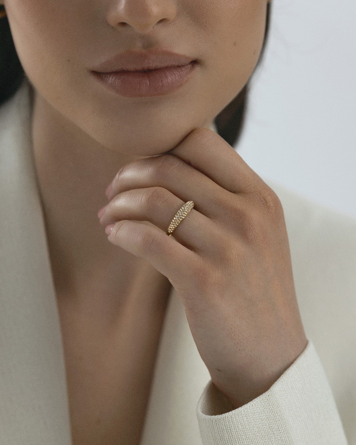 Pavé precious ring