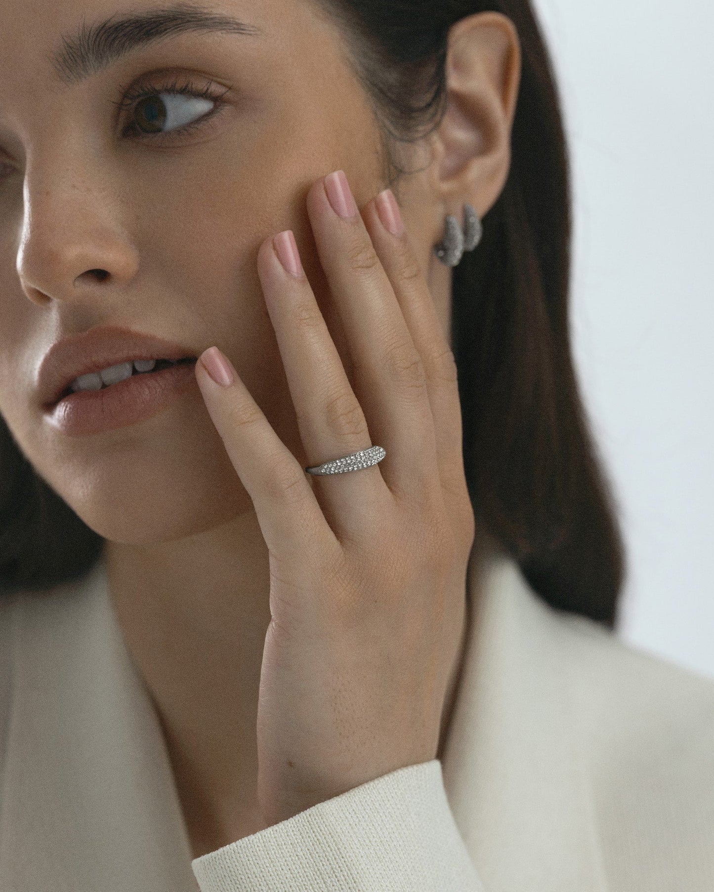 Pavé precious ring