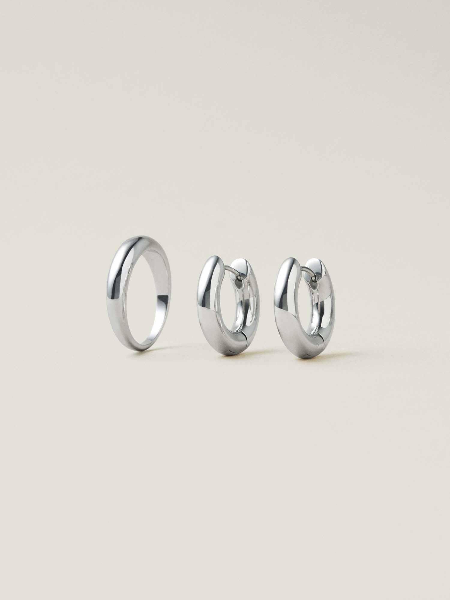 Silver-coloured jewellery