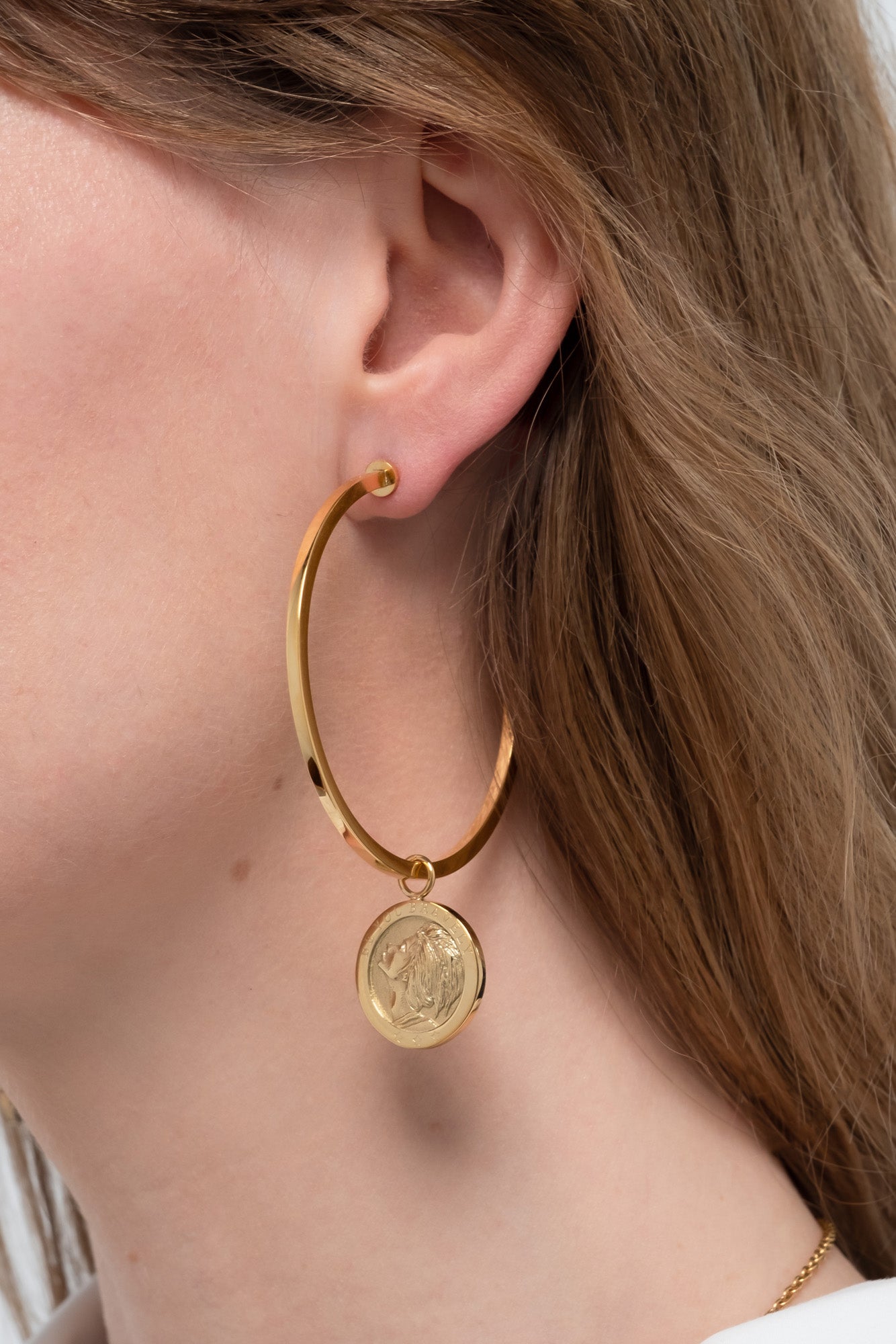 Brave earrings gold