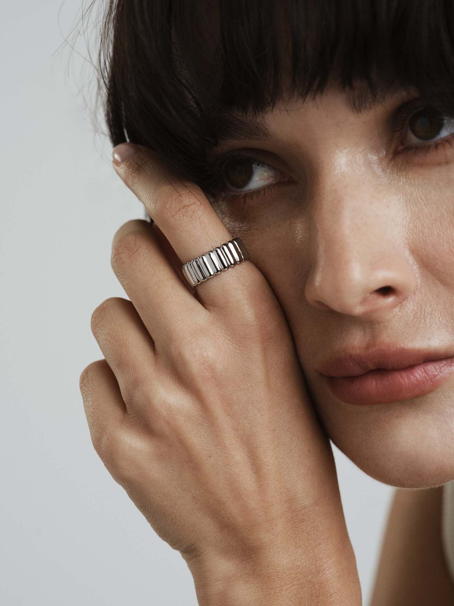 Chic Ribbed Silver Ring