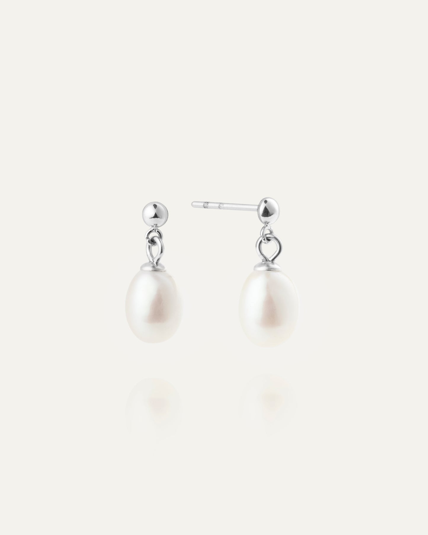 Aura Pearl Earring