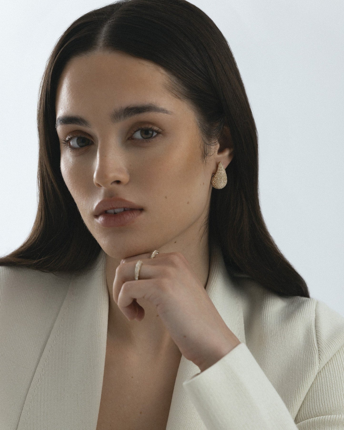 Pavé daring large earring