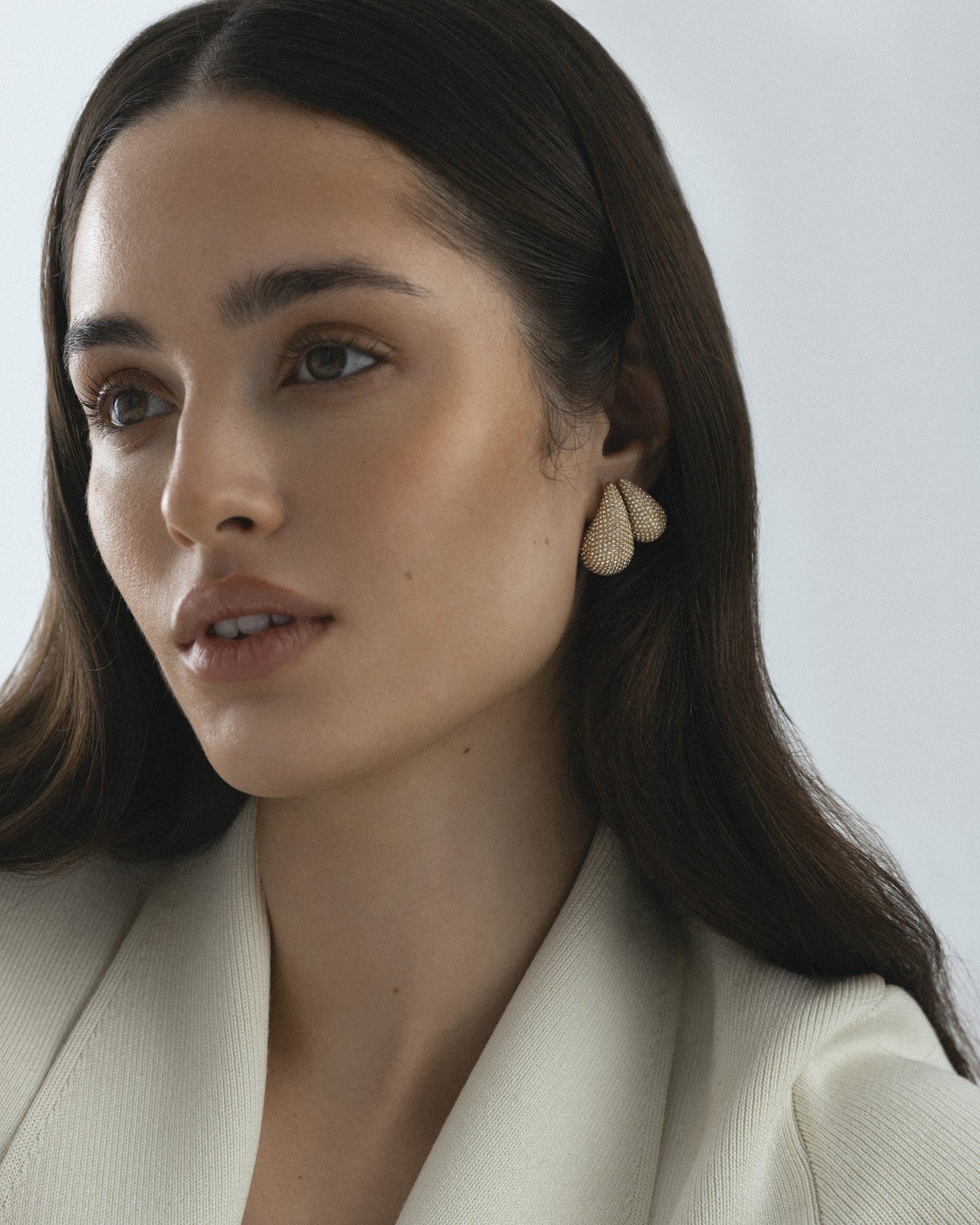 Pavé daring large earring