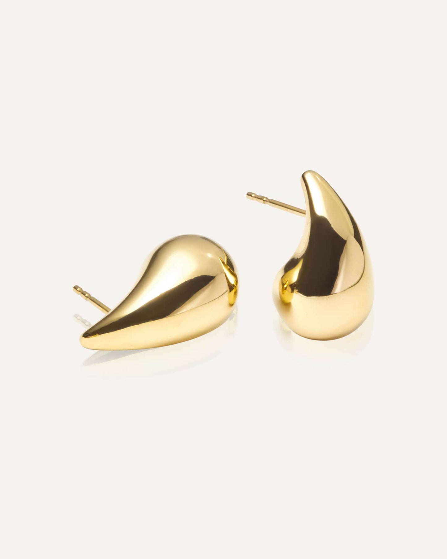 Plain daring large gold earring