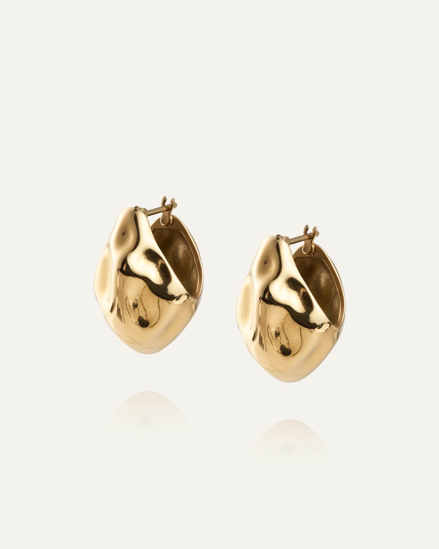 WAVY BOLDED DROP GOLD EARRING