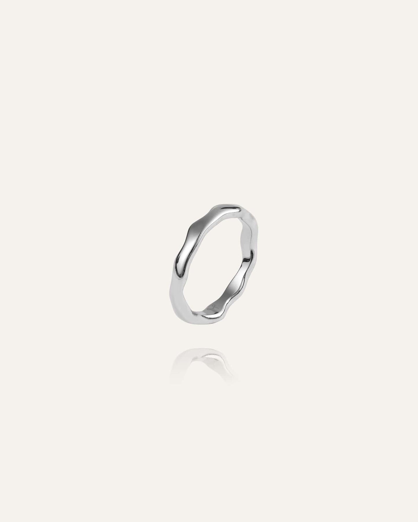 WAVY PETITE SILVER RING