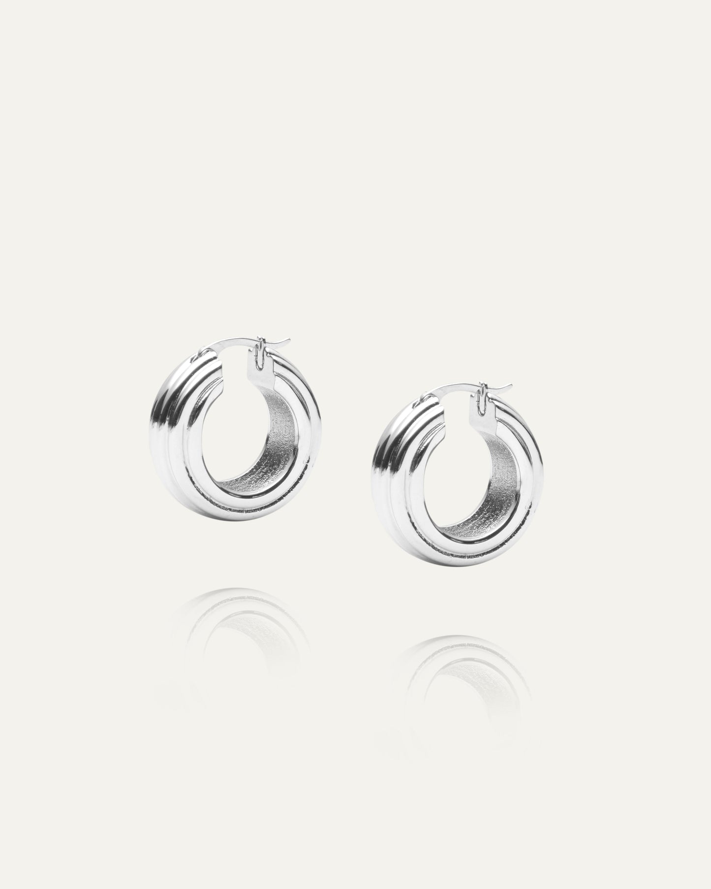 Edge Ribbed Medium Hoops