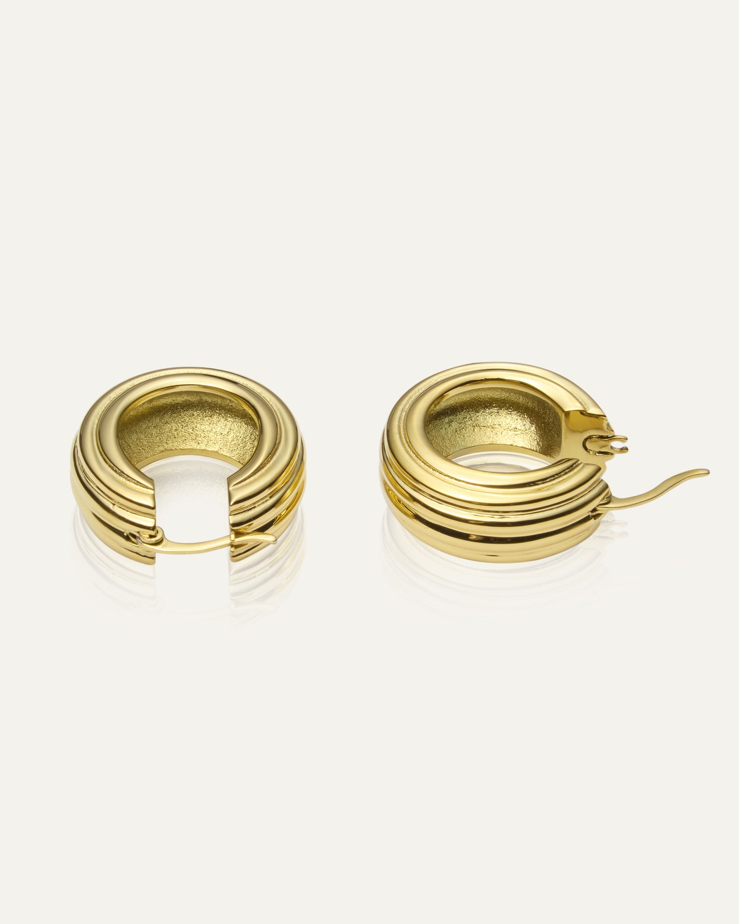 Edge Ribbed Medium Gold Hoops