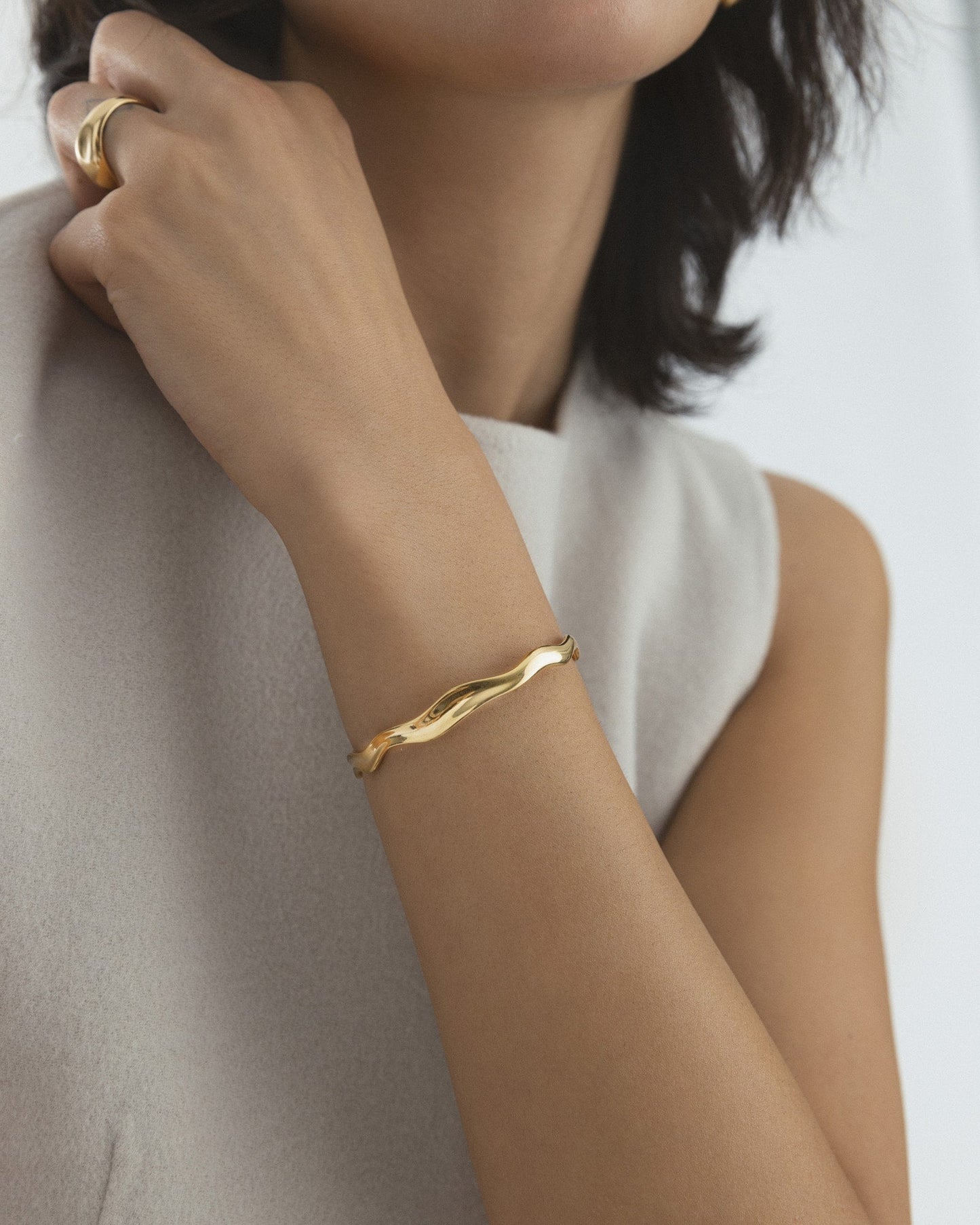 WAVY BOLDED CUFF GOLD BRACELET