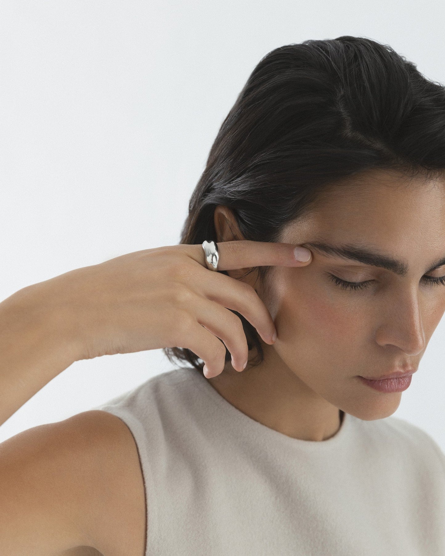 WAVY BOLDED LARGE RING